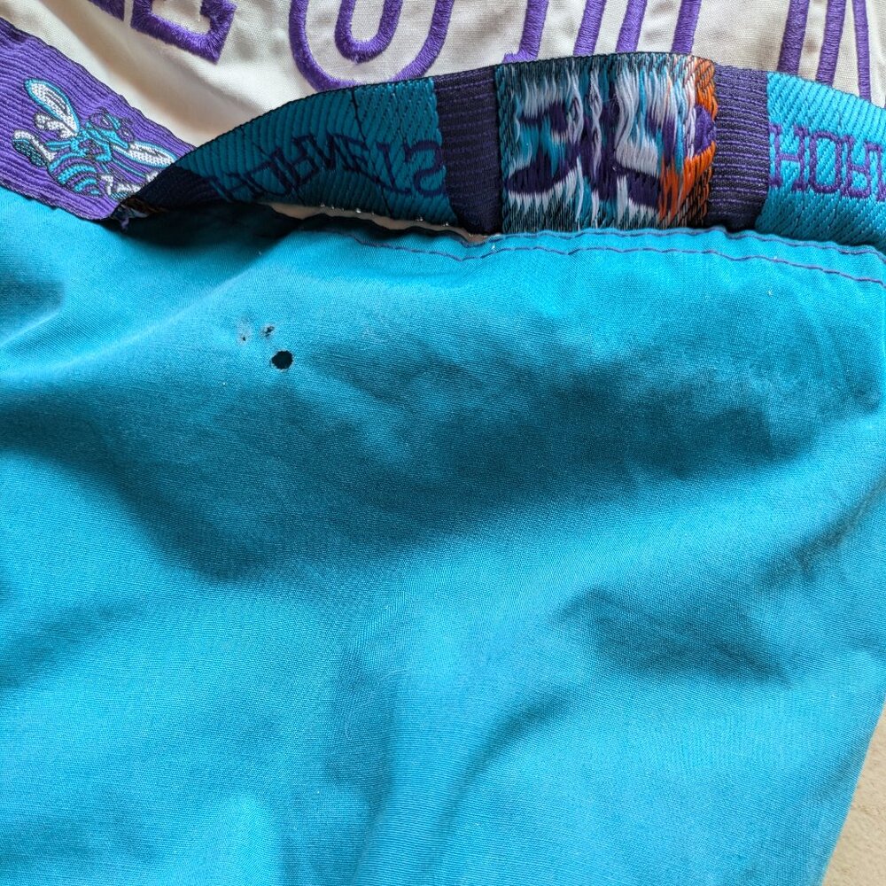 Charlotte Hornets 90s PROPLAYER puffer TAPE jacket M teal purple NBA vintage - Picture 4 of 6